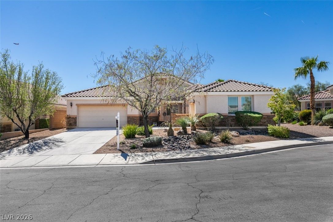 5753 Exotic Rosette Avenue — photo 3