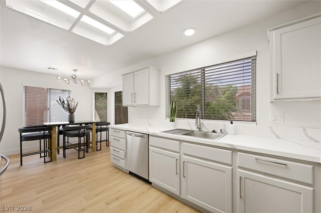 2517 Desert Sands Drive — photo 2