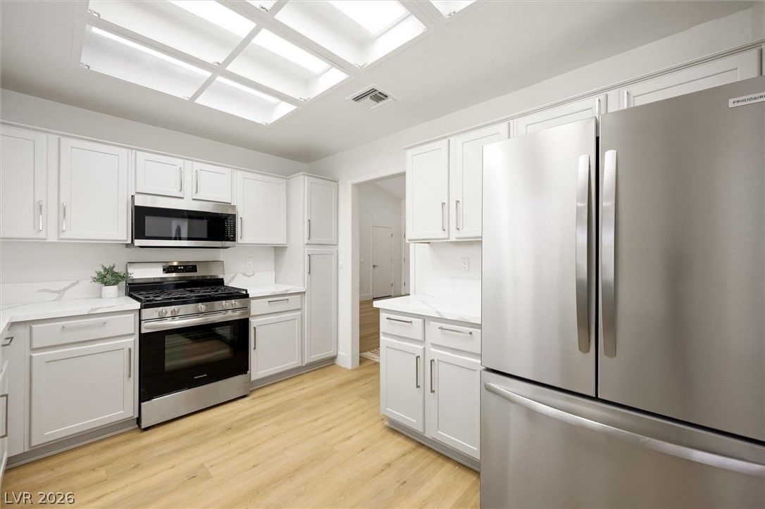2517 Desert Sands Drive — photo 3