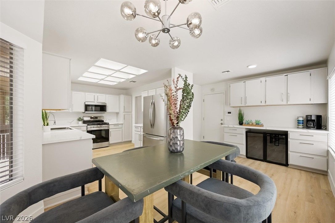 2517 Desert Sands Drive — photo 4