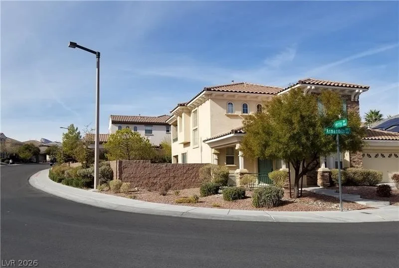971 Armandito Drive — photo 2