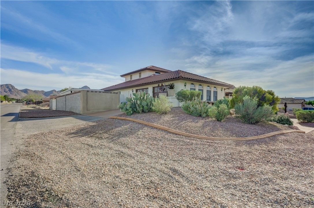 1591 Rocking Horse Drive — photo 3