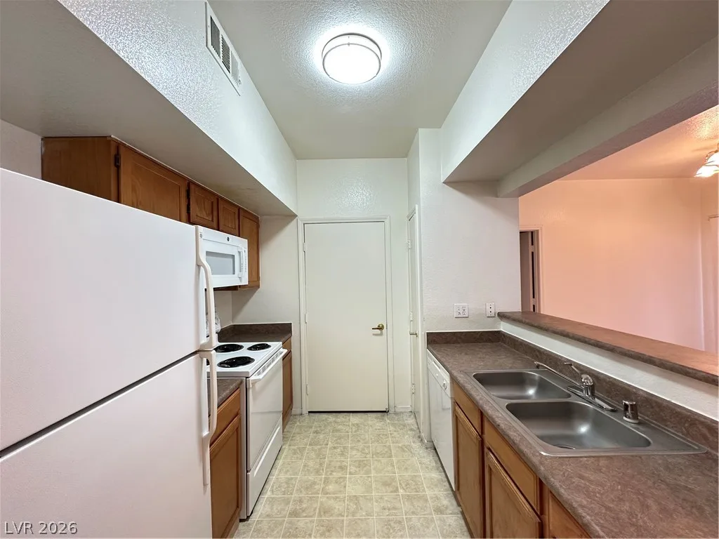 9620 West RUSSELL Road 1130 — photo 4