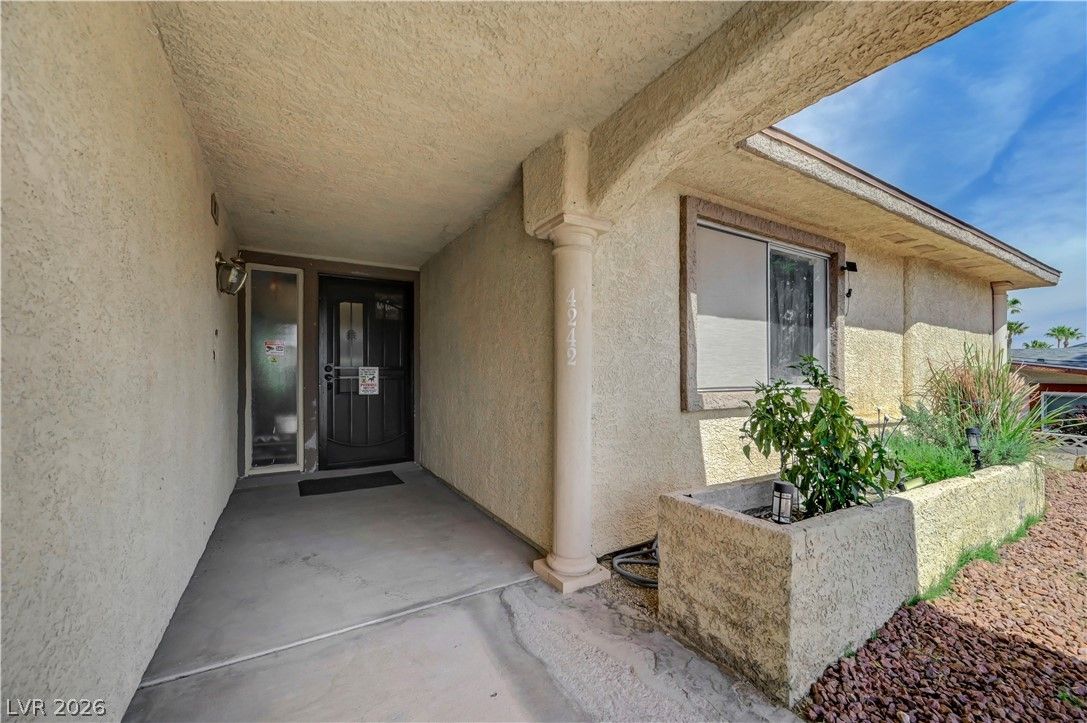 4242 Vader Avenue — photo 5