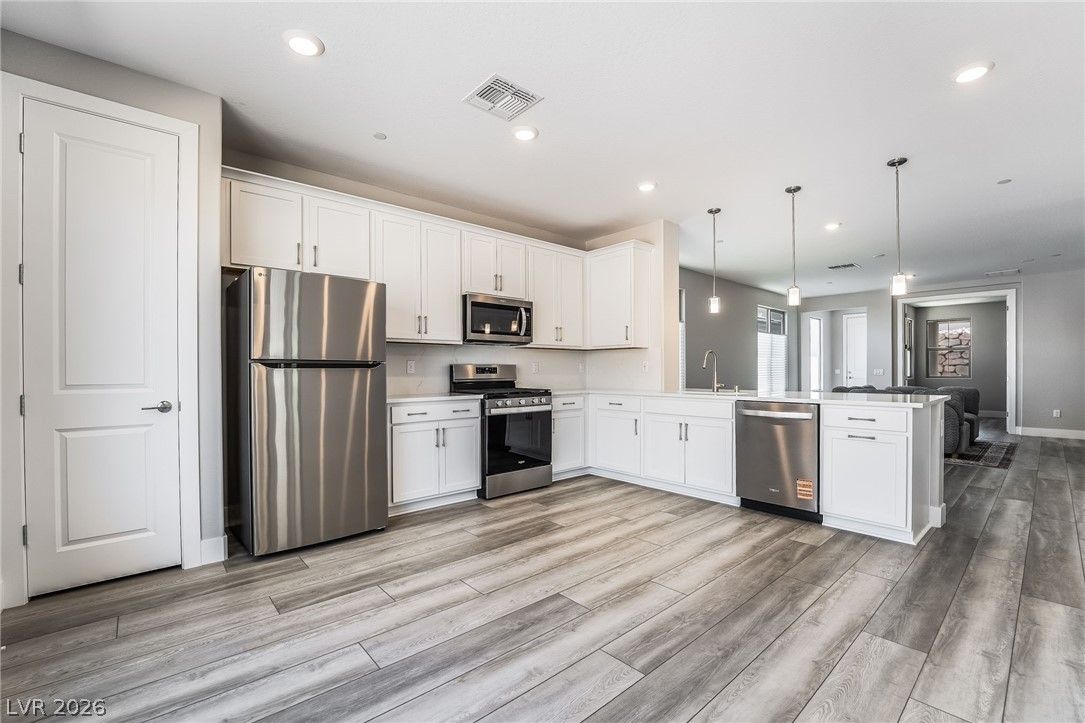 76 Crimson Cactus Avenue — photo 2 of 22