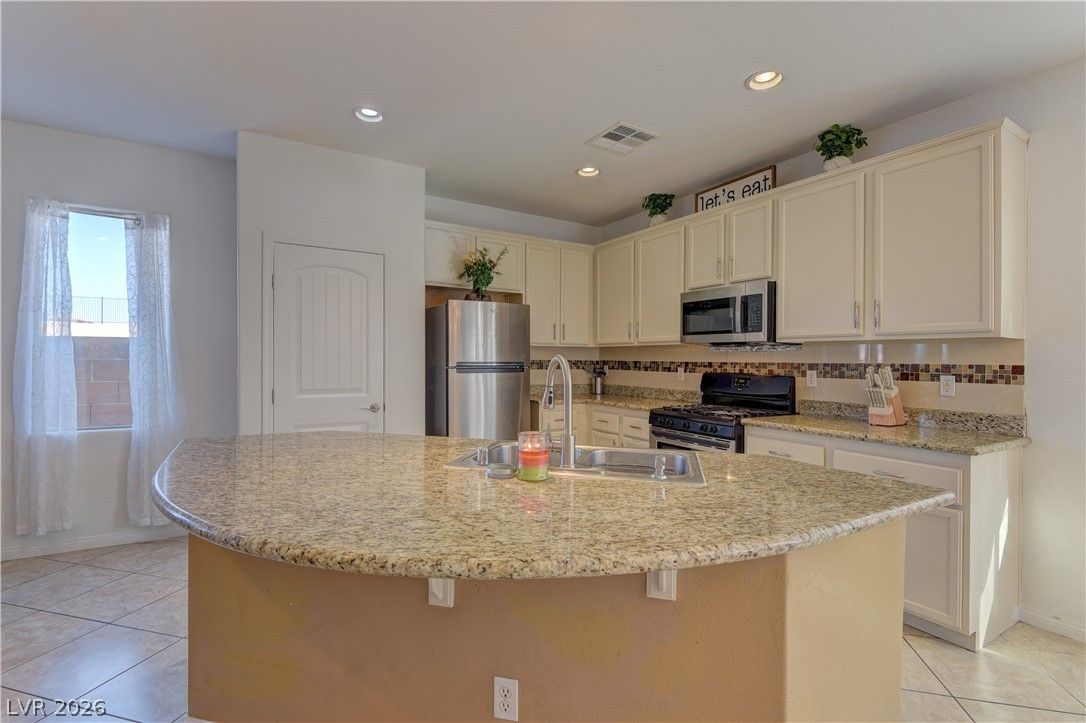 2213 Dolphin Beach Avenue — photo 3 of 25