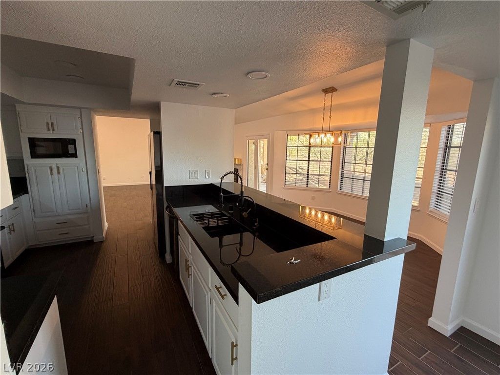 245 North Cimarron — photo 4