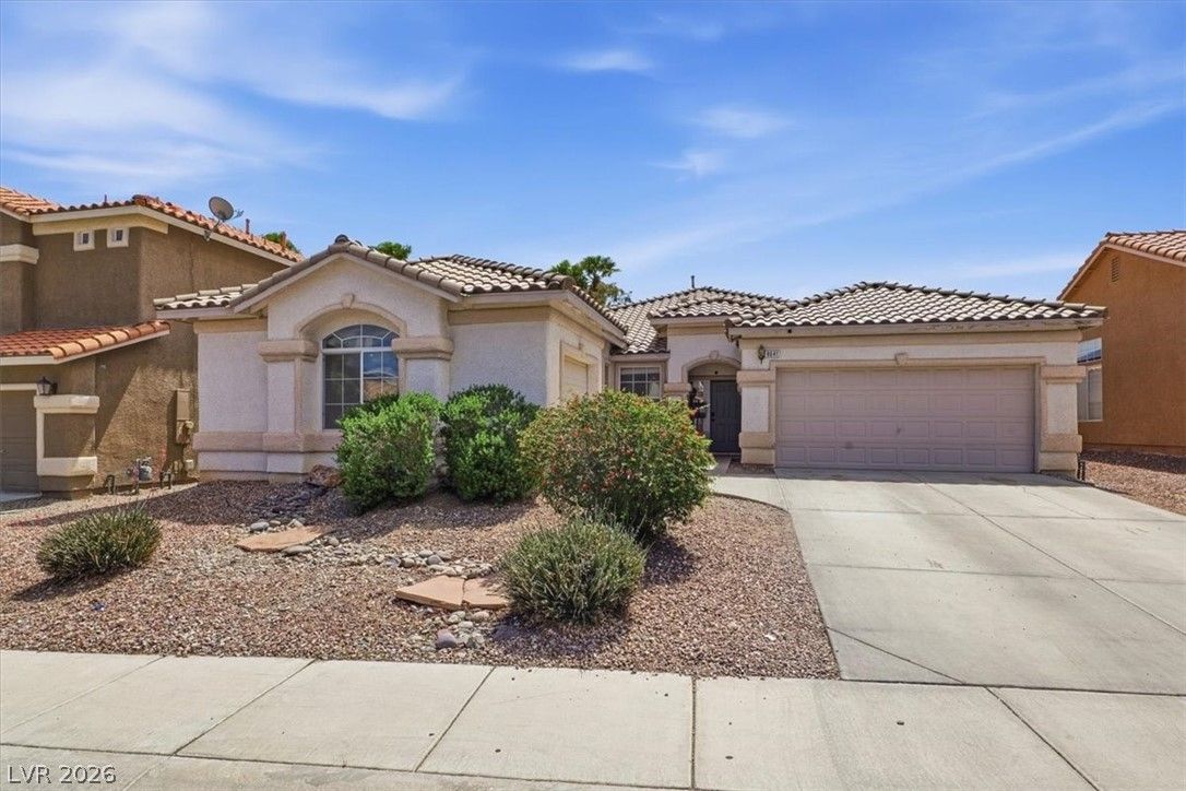 8641 Vivid Violet Avenue — photo 3 of 33