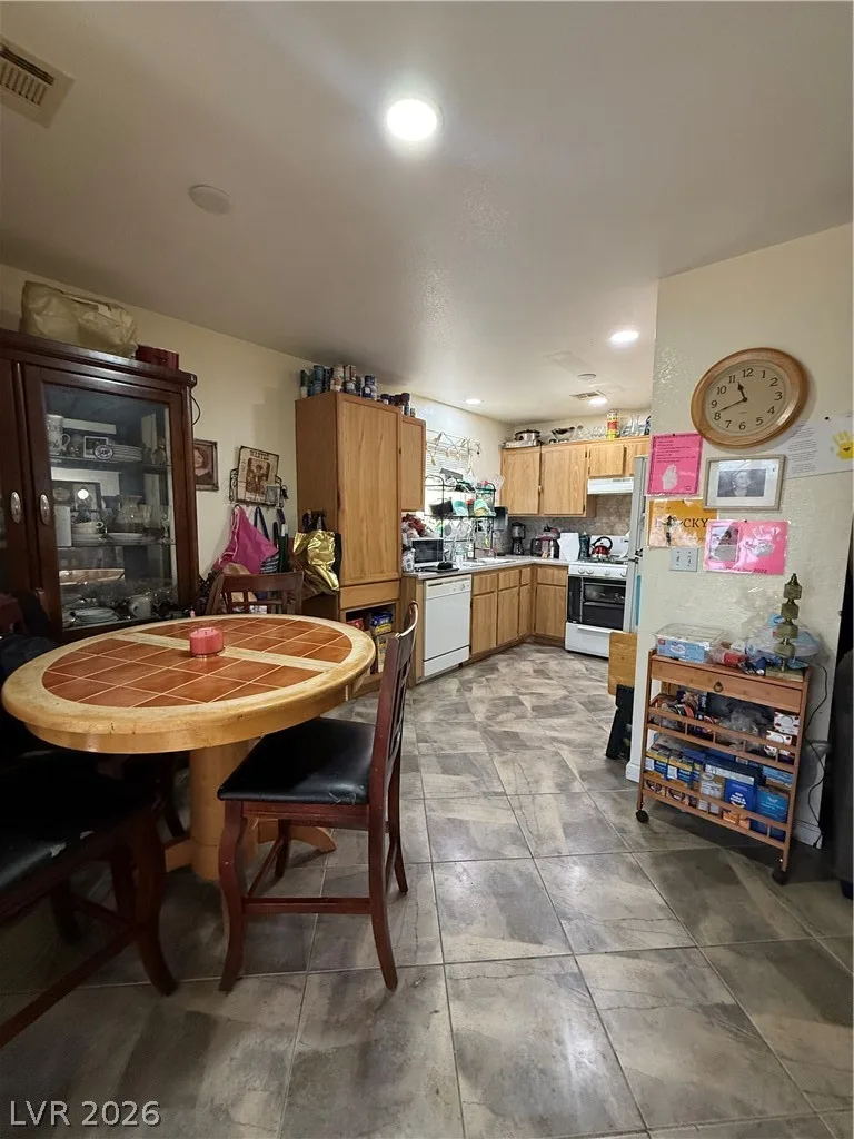 5324 Jungle Orchard Street — photo 5