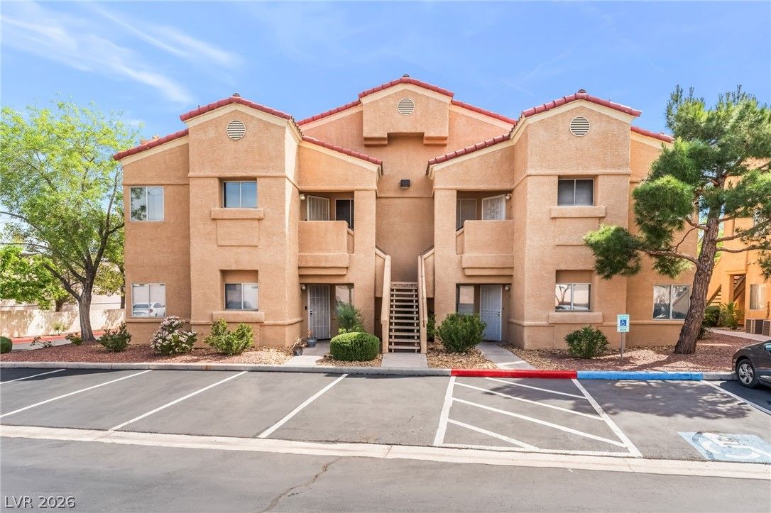 900 Heavenly Hills Court 213 — photo 2