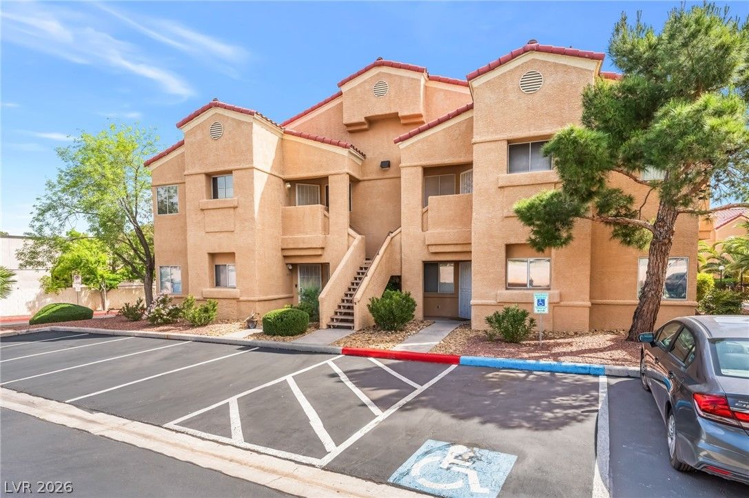 900 Heavenly Hills Court 213 — photo 4