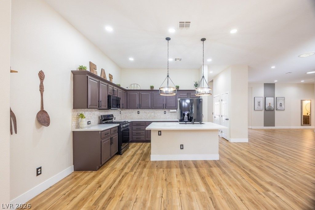 8217 Cabin Springs Avenue — photo 3 of 44