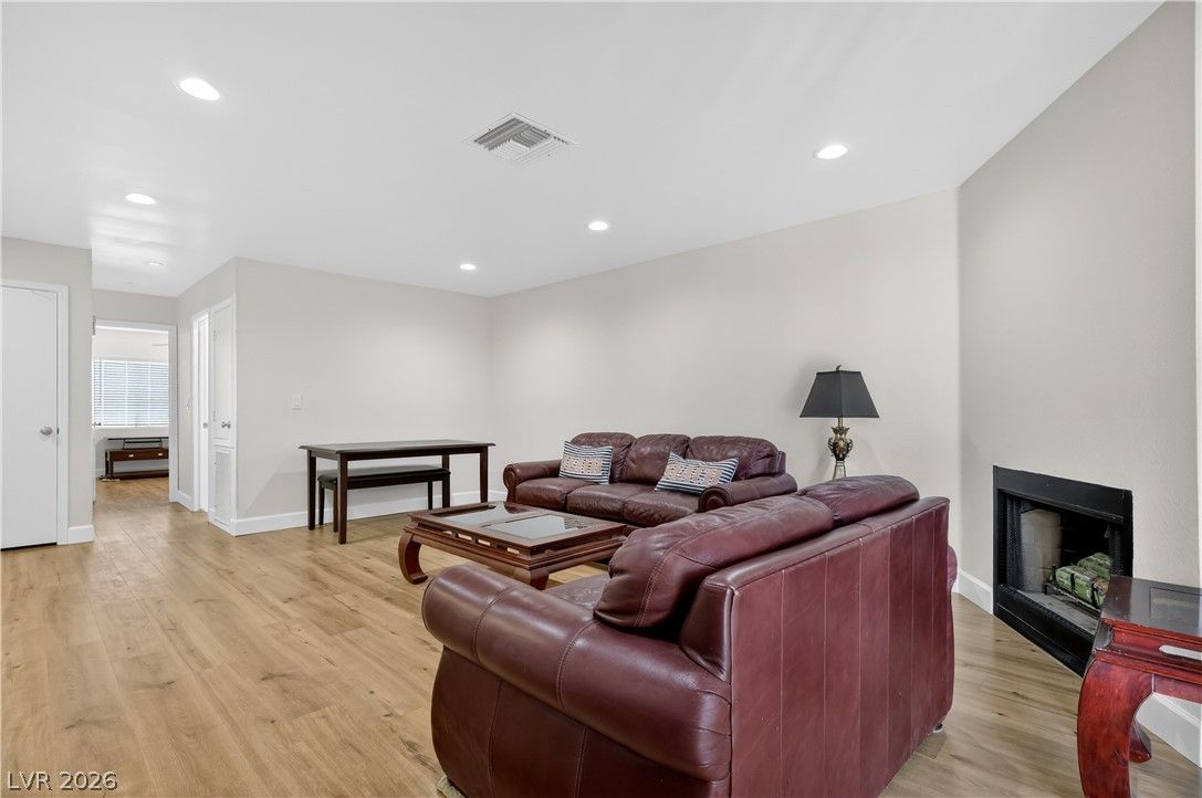 2193 Aspen Mirror Drive 102 — photo 4 of 28