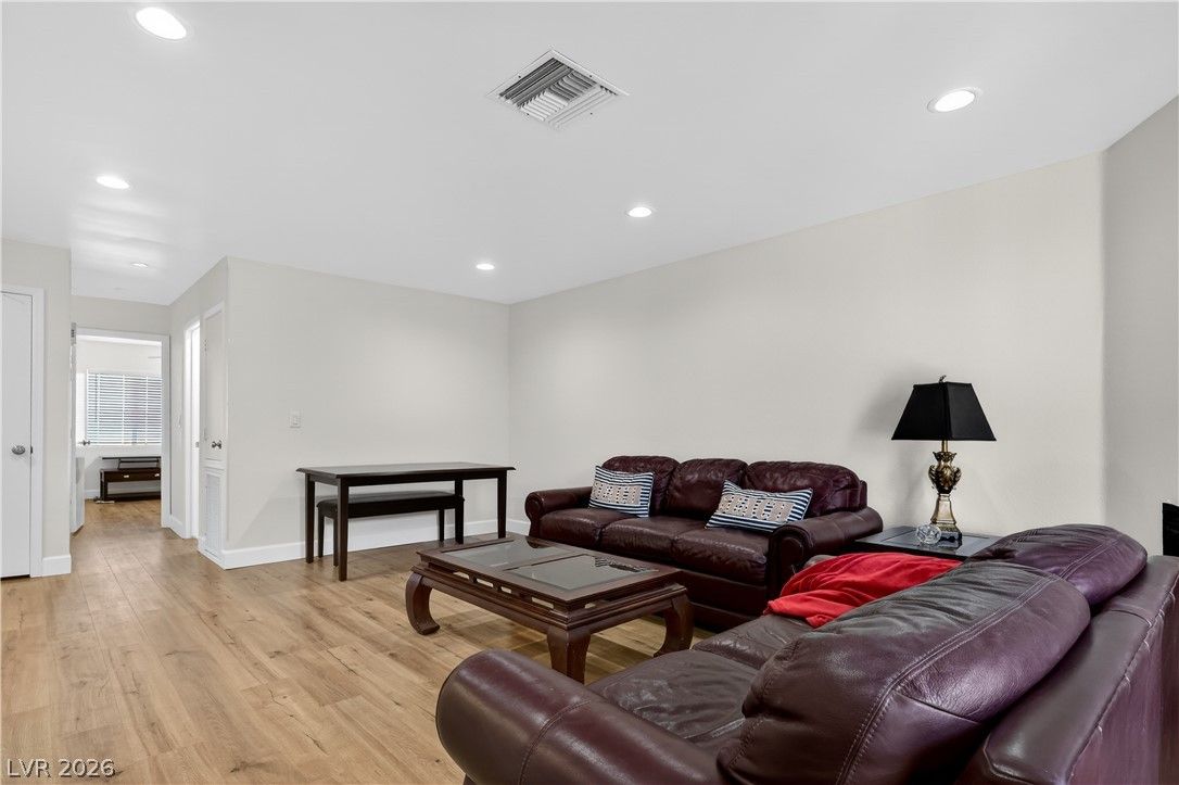 2193 Aspen Mirror Drive 102 — photo 5 of 28