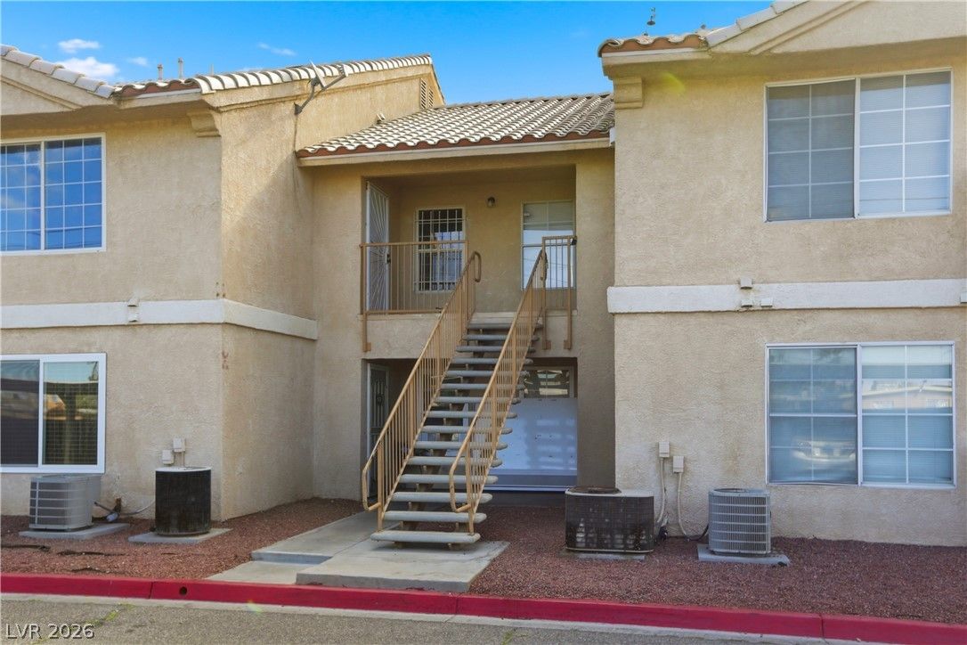 1830 North Pecos Road 249 — photo 2