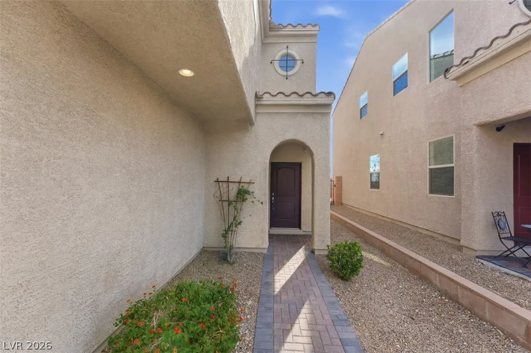 32 Lily Grove Road — photo 3