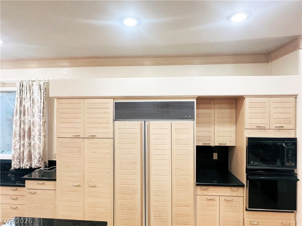 7829 Bermuda Dunes Avenue — photo 3