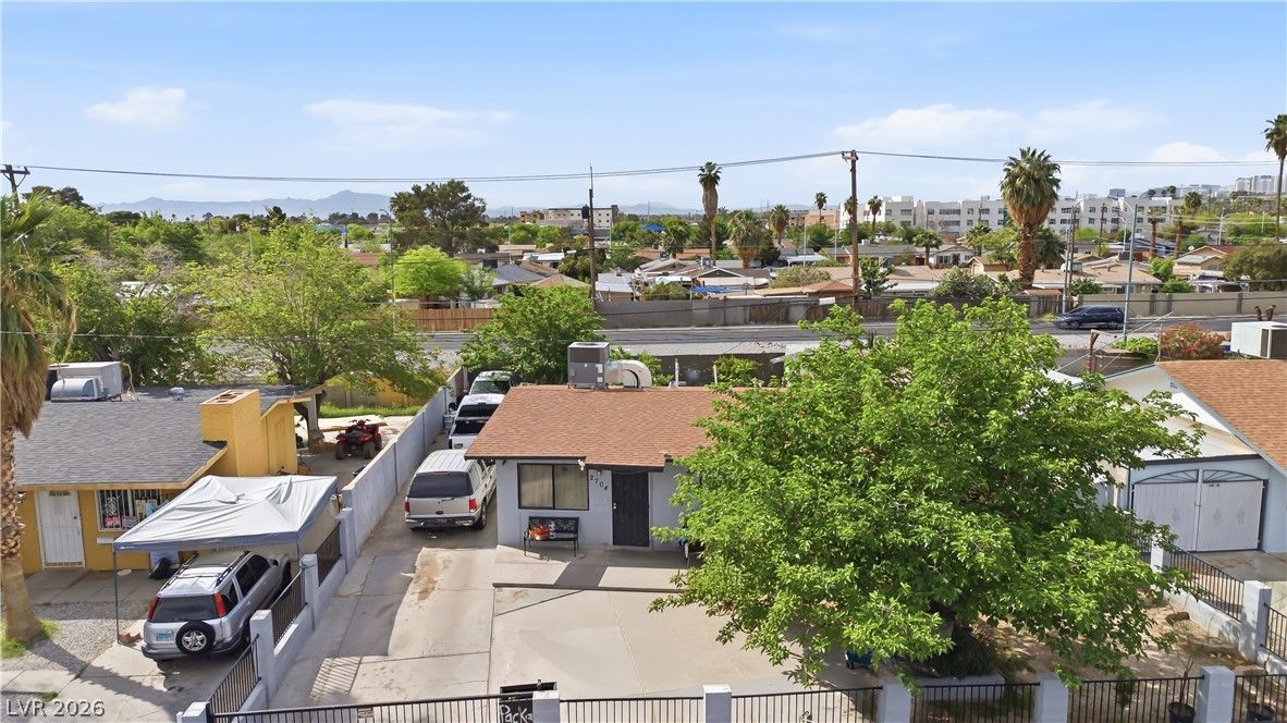 2704 Brady Avenue — photo 3