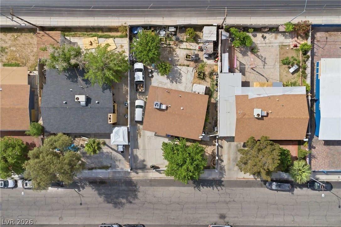 2704 Brady Avenue — photo 4