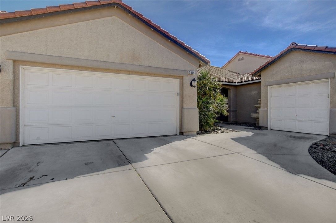 5819 Toofer Winds Court — photo 2