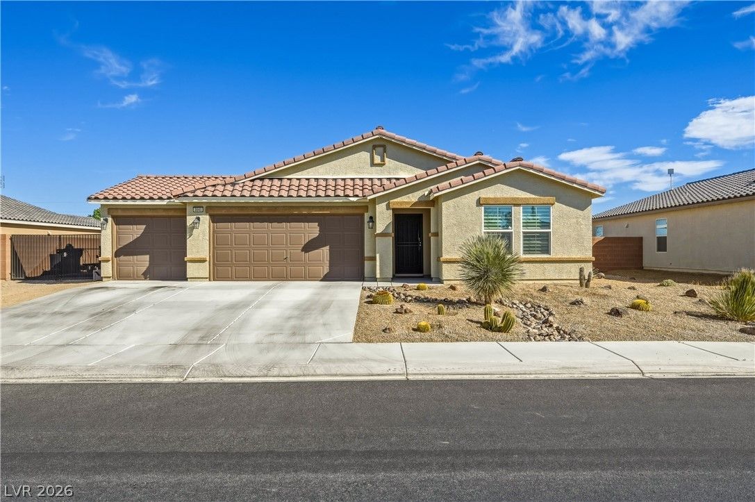 3940 East Gunnison Avenue — photo 1