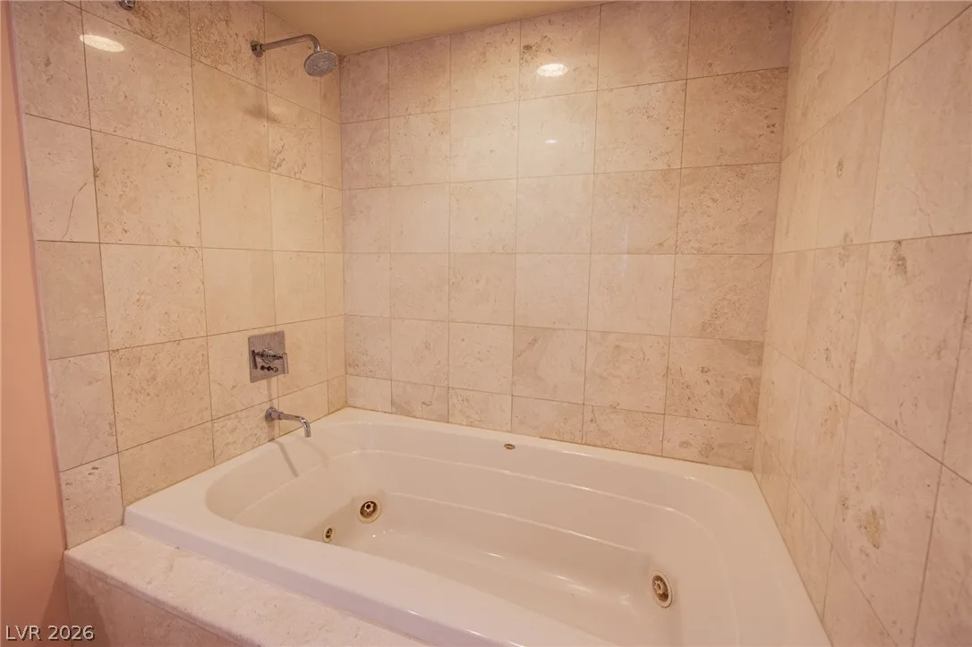 222 Karen Avenue 306 — photo 5