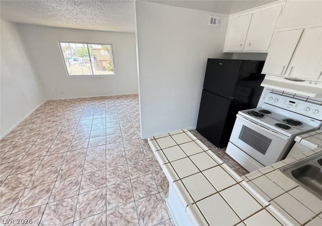 536 North Circle — photo 2