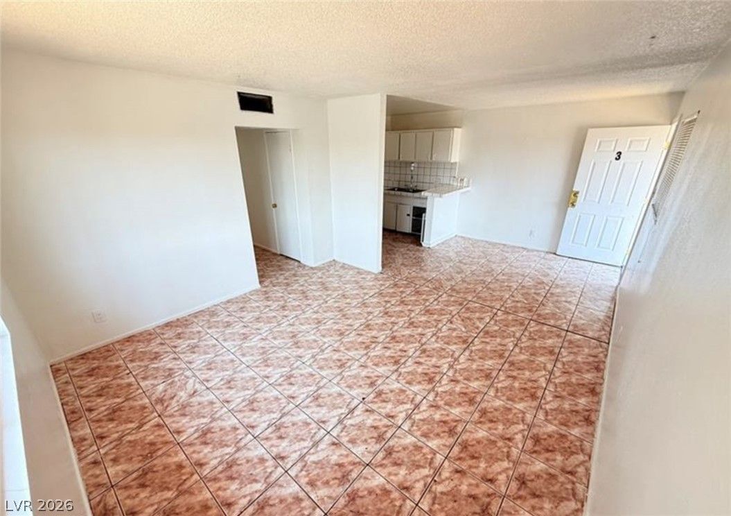 536 North Circle — photo 3