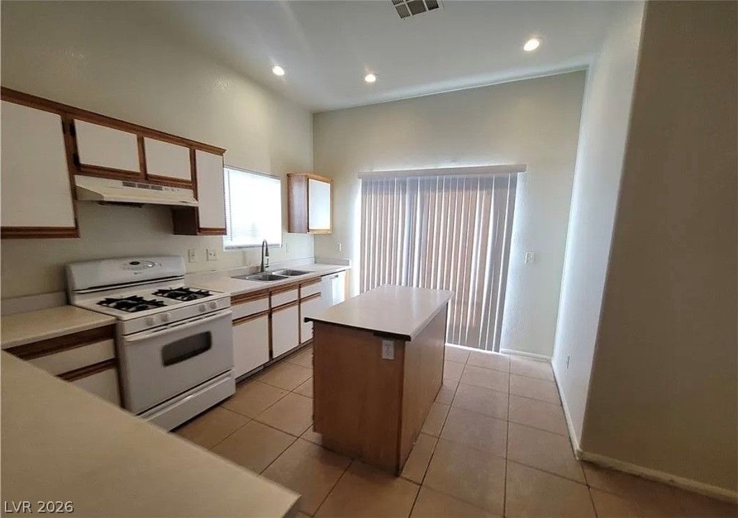 2100 Fred Brown Drive — photo 2 of 19