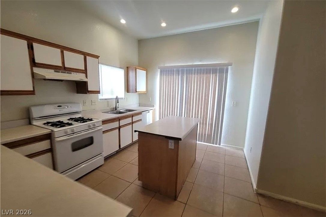 2100 Fred Brown Drive — photo 4 of 19