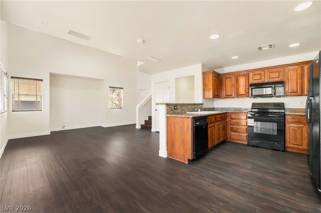 7858 Windhamridge Drive — photo 4 of 15