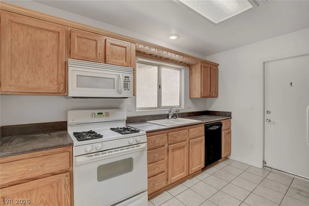 10028 Bundella Drive — photo 4