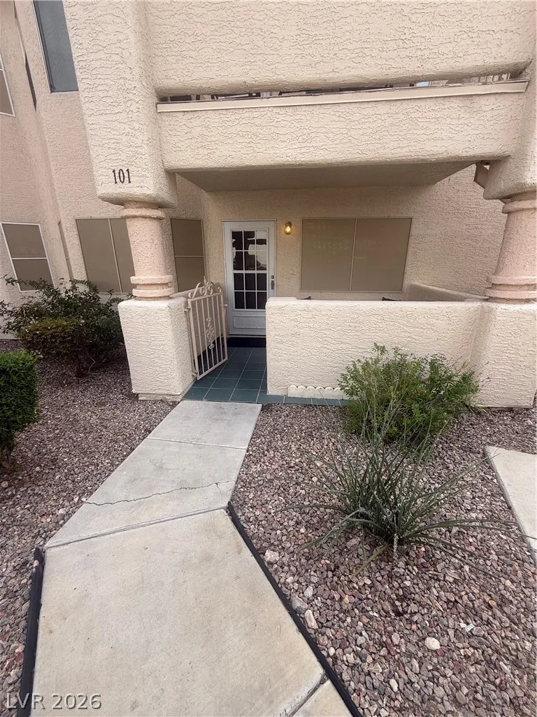 928 Rockview Drive 101 — photo 2 of 9