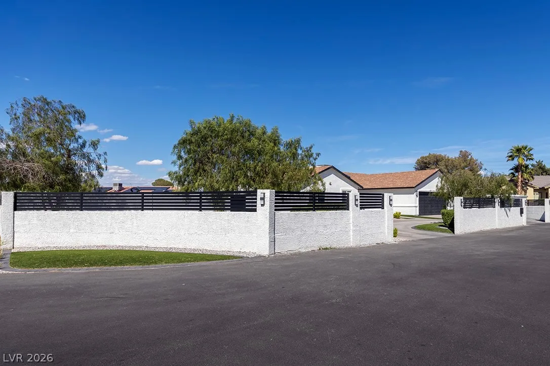 7160 Polaris Avenue — photo 4