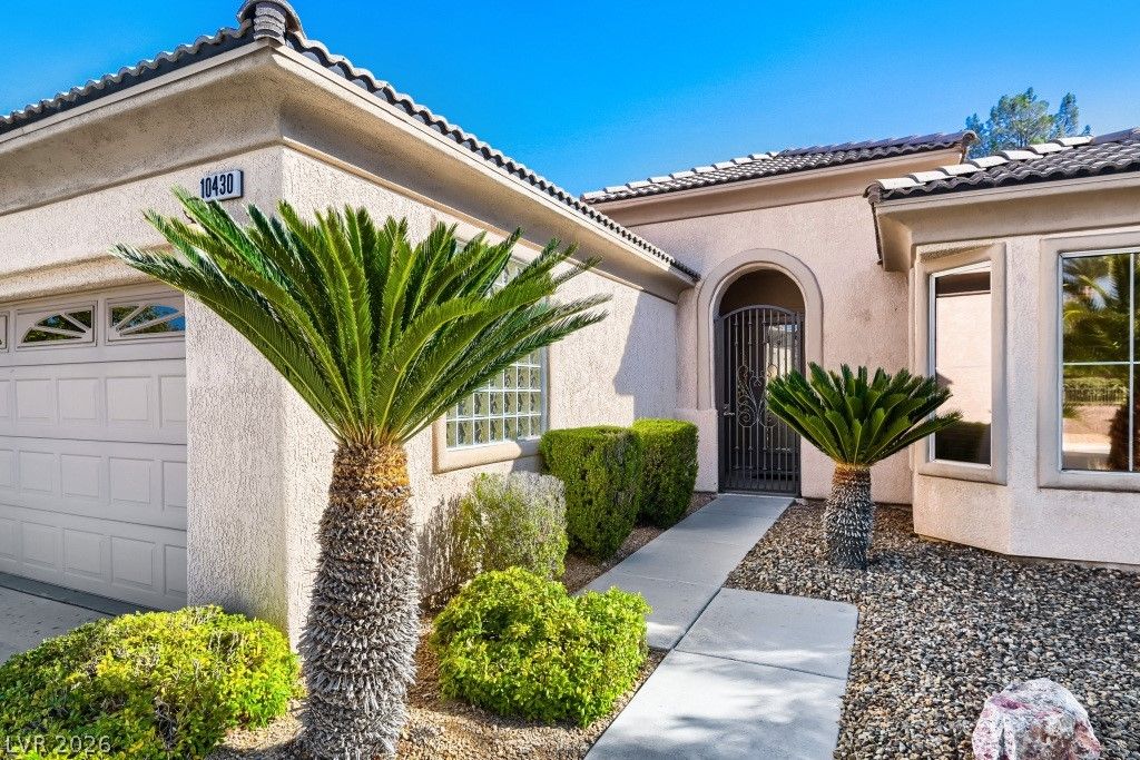 10430 Mandarino Avenue — photo 3 of 37