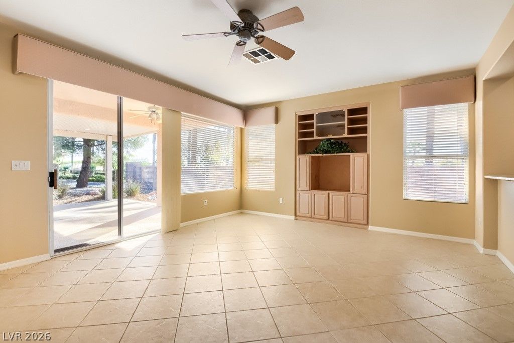 10430 Mandarino Avenue — photo 5 of 37