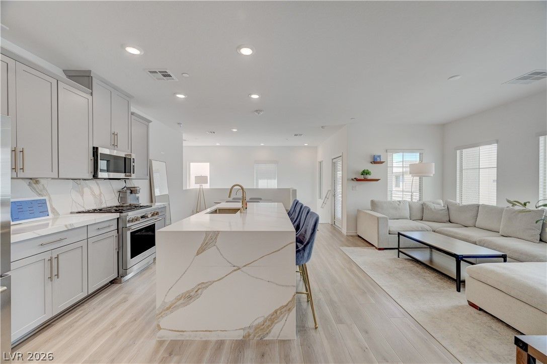 600 North Carriage Hill Drive 2084 — photo 2