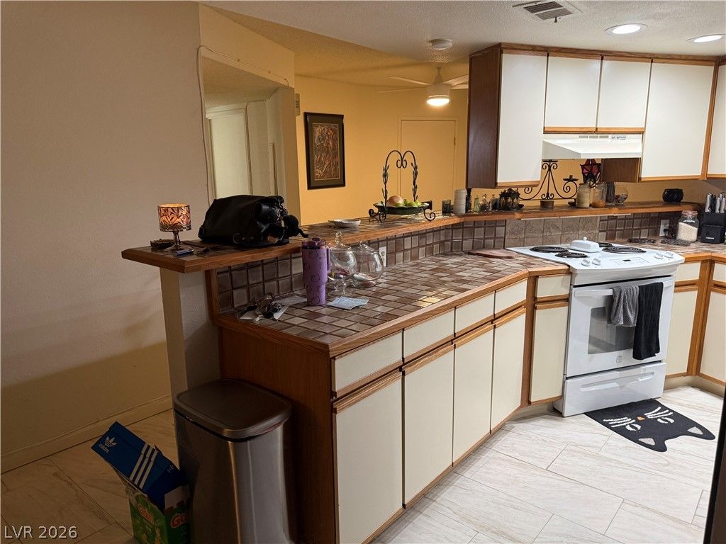 2080 Karen Avenue 15 — photo 5 of 22