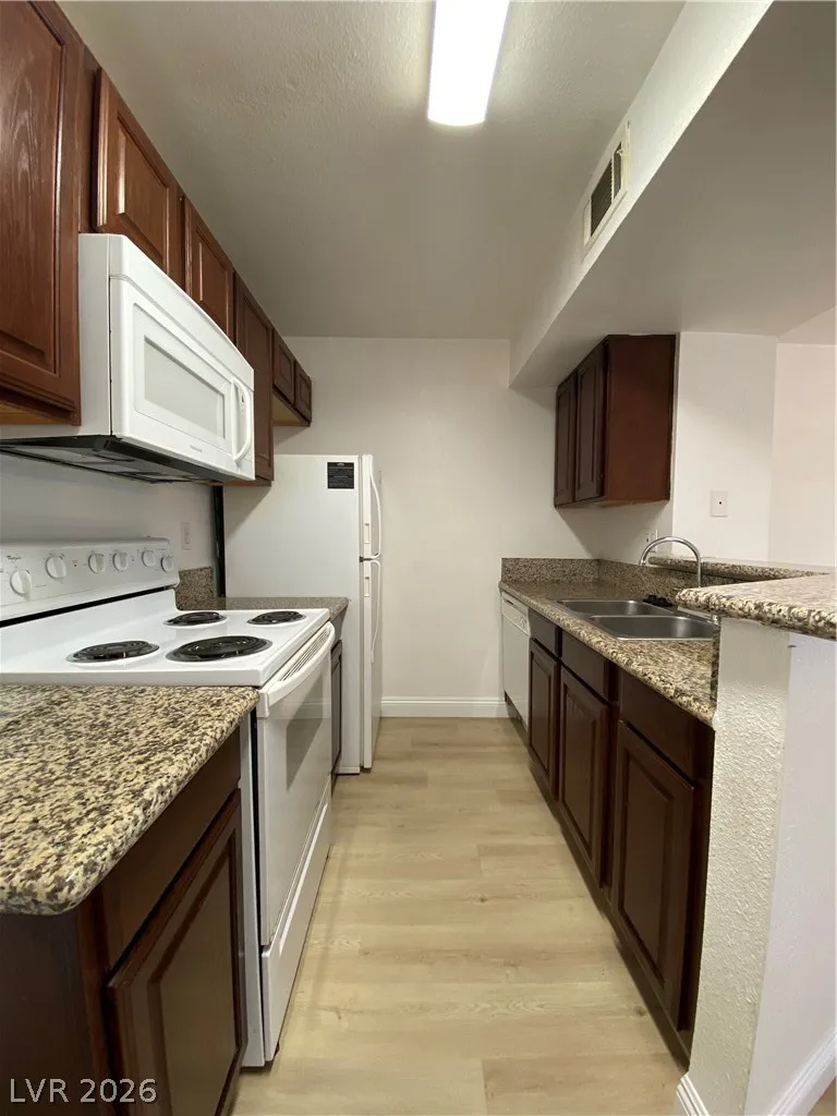 5174 South Jones Boulevard 207 — photo 4