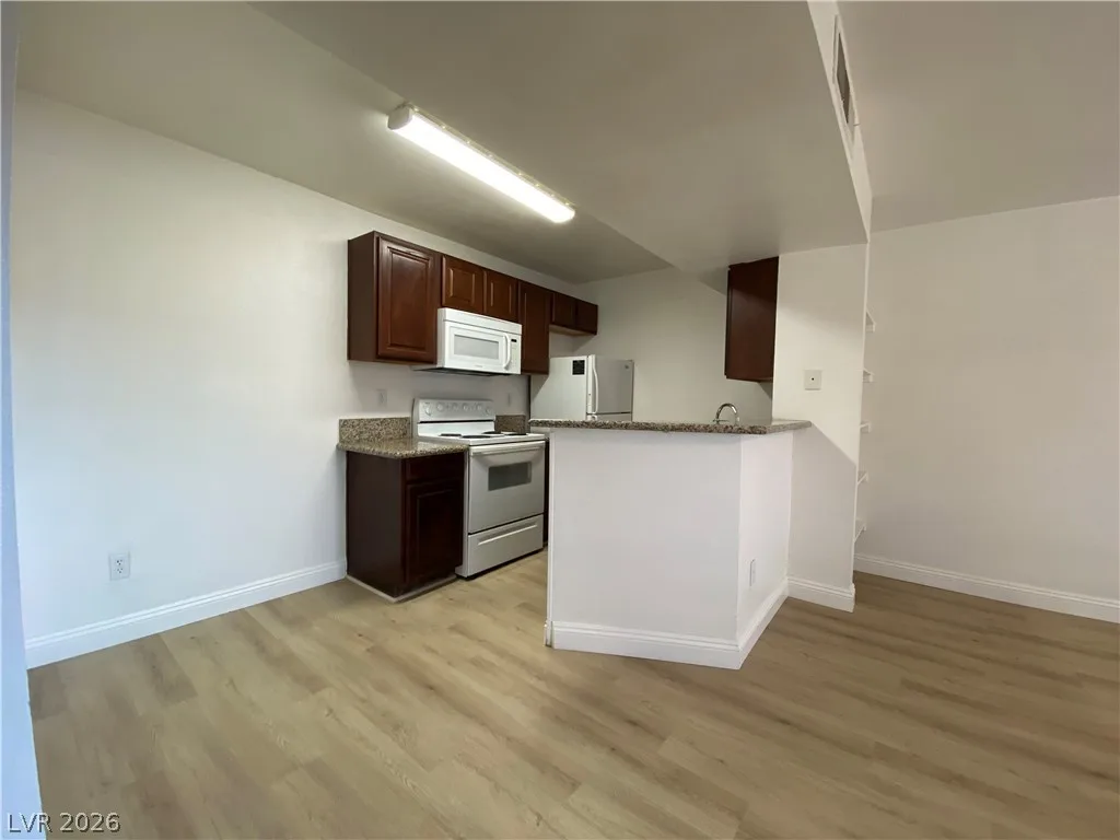 5174 South Jones Boulevard 207 — photo 5