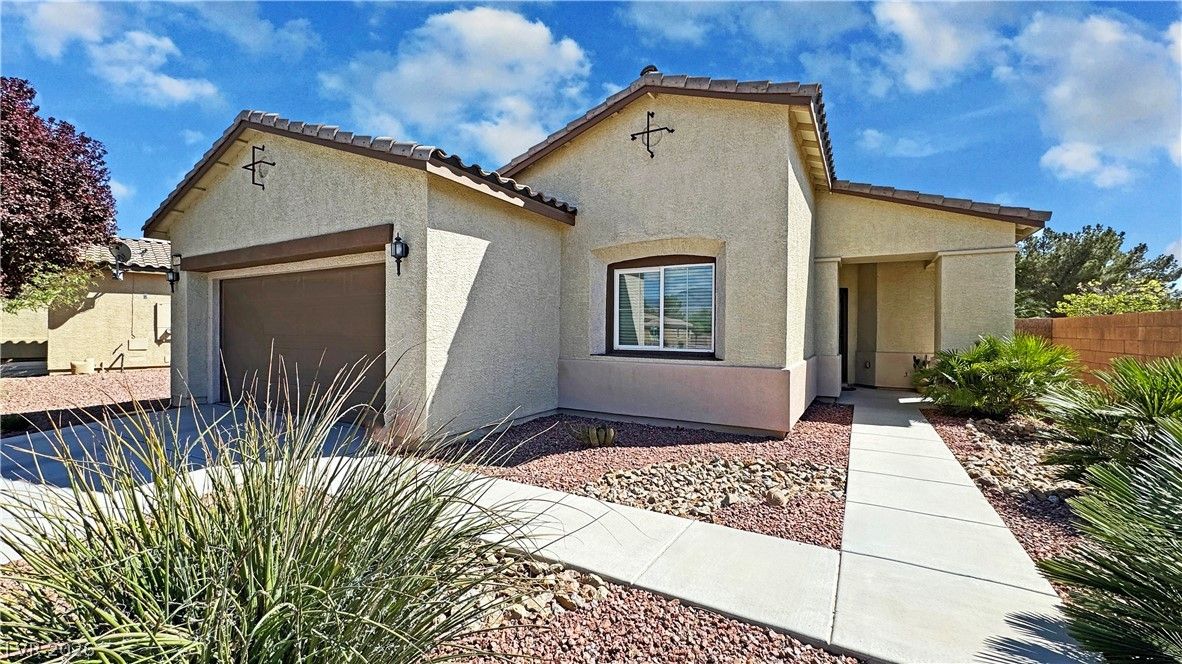5165 East Lilia Avenue — photo 2