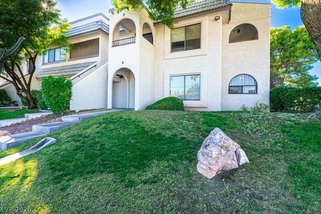 1400 Santa Margarita Street B — photo 2