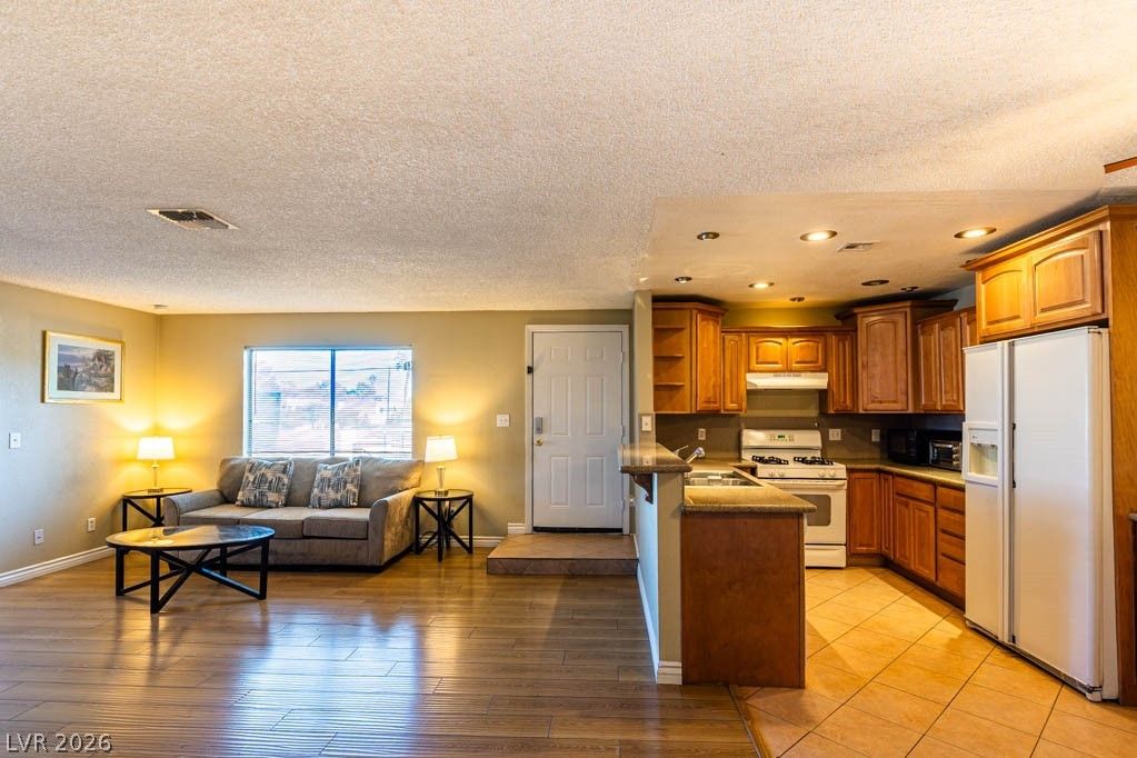 1400 Santa Margarita Street B — photo 3