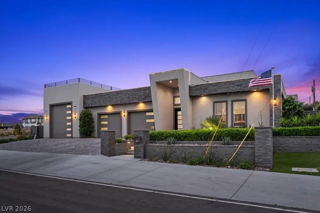 2904 Candelaria Drive — photo 2