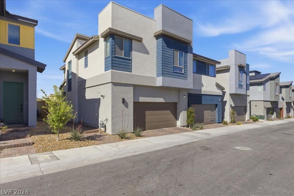 2555 Campaldo Street — photo 3