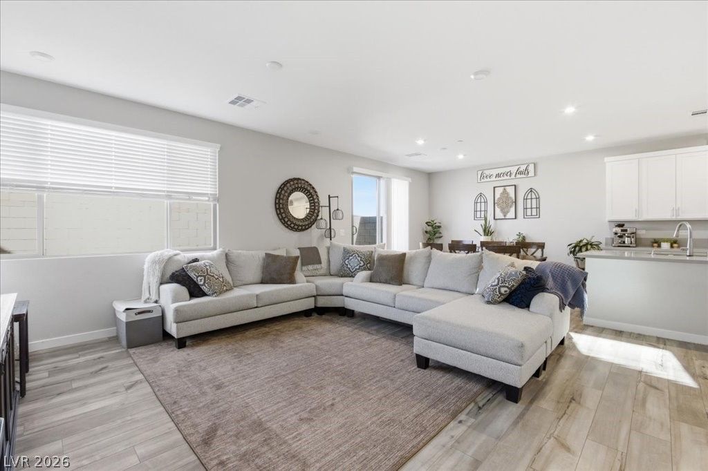 2555 Campaldo Street — photo 4