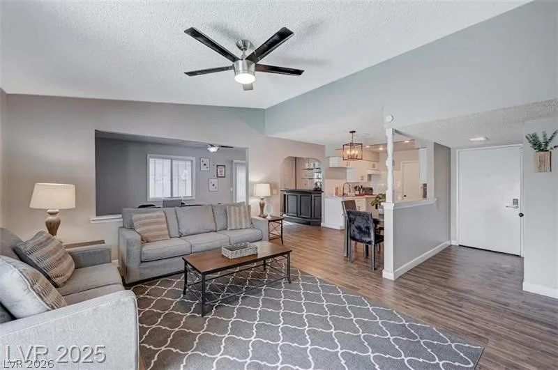 3750 Florrie Avenue — photo 3