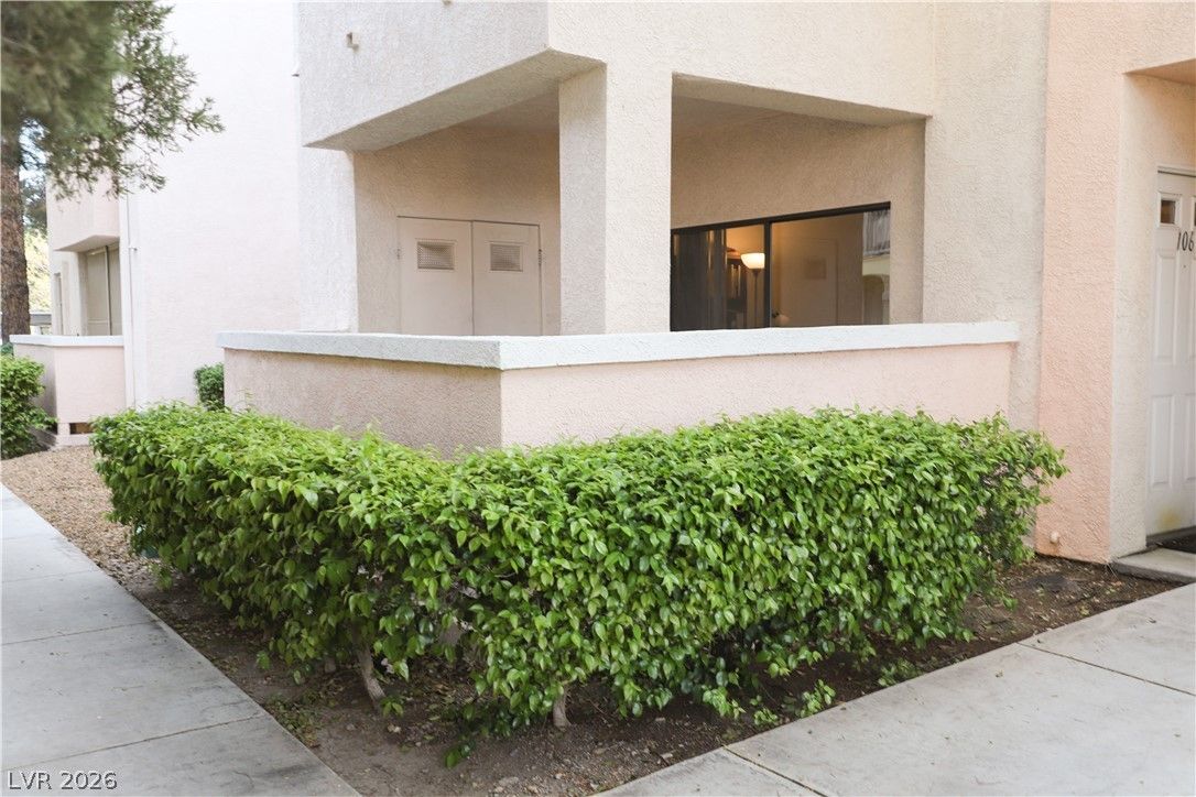 4861 South Torrey Pines Drive 106 — photo 3