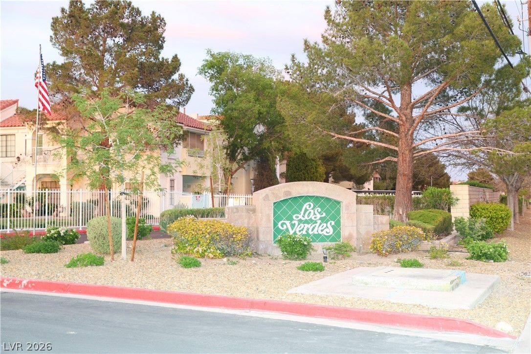 4861 South Torrey Pines Drive 106 — photo 4