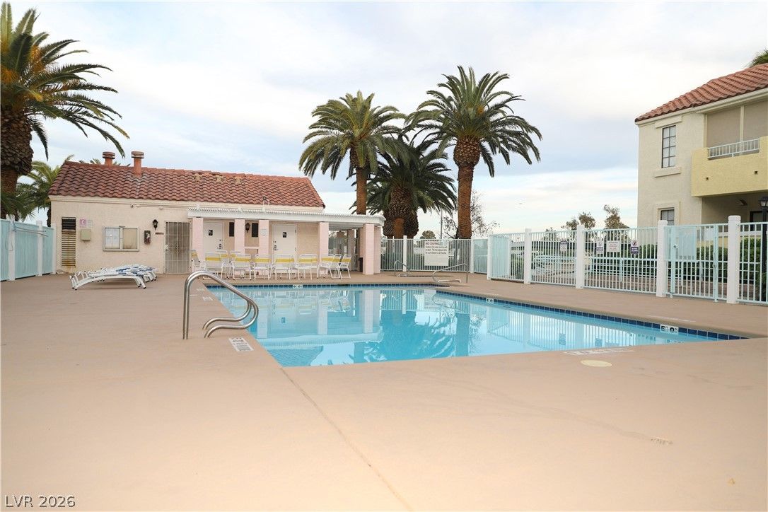 4861 South Torrey Pines Drive 106 — photo 5
